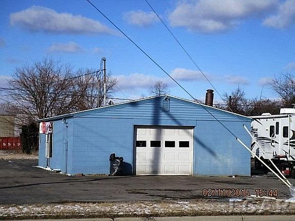 3rd image of 816 S Maumee St