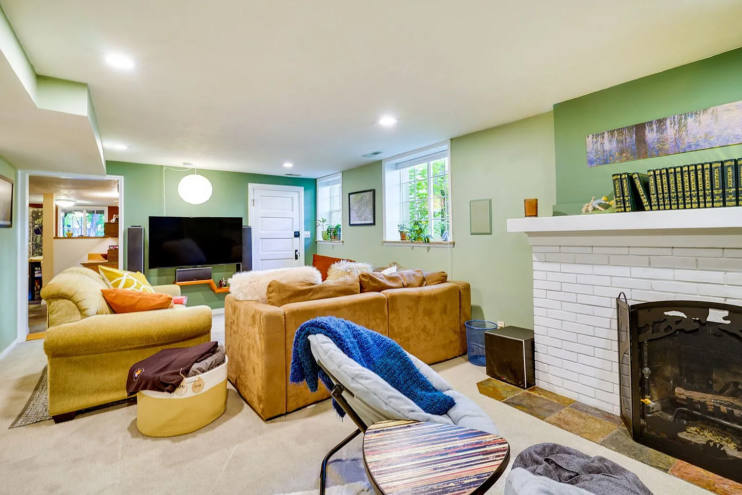 2 bed, 1.0 bath, 1894 sqft, $2,715 — Photo 1