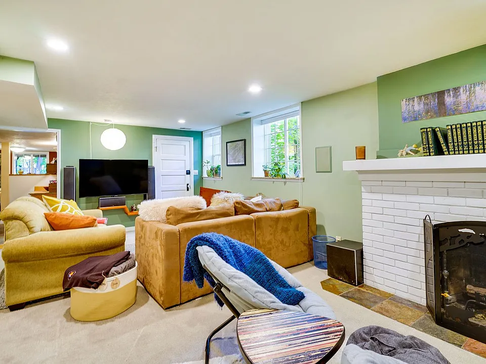 1370 E Butler Ave #ID1613686P