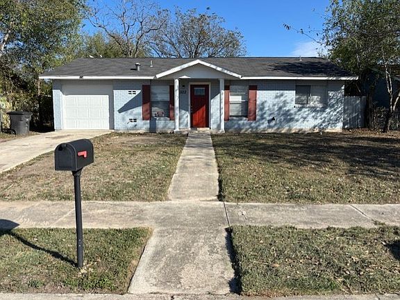 2nd image of 522 Carol Crest St