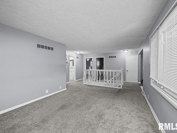 4th image of 1738 Elmwood Dr