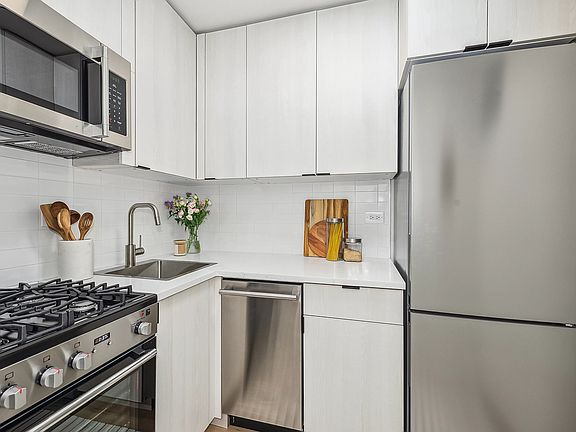 5th image of 330 E 49th St APT 4G
