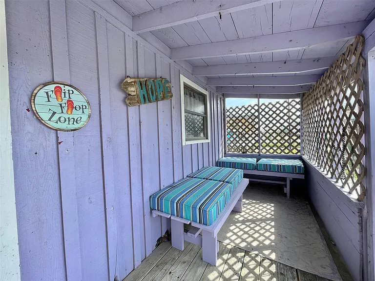 1111 Surf Dr — Photo 6