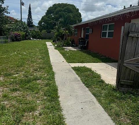 3rd image of 4712 Myrtle Lane