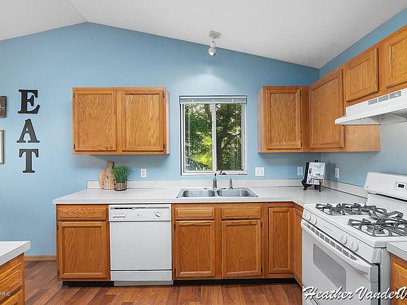 5th image of 5784 Lynn Dr