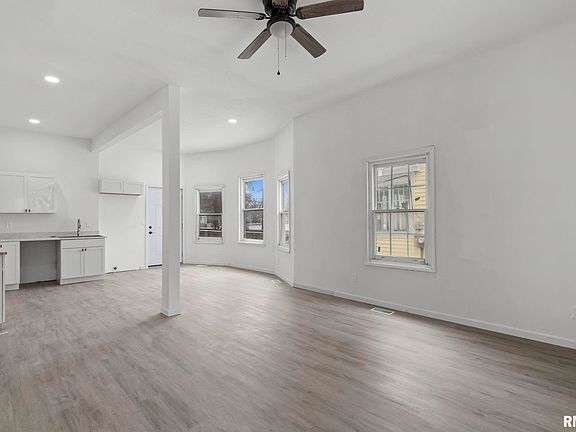 4th image of 910 S 2nd St