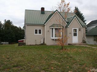 419 E Prospect St, Munising, MI 49862
