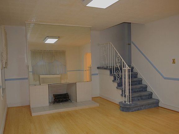 Living Room(Stairs going upstairs)