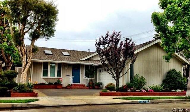 1st image of 271 Roycroft Ave