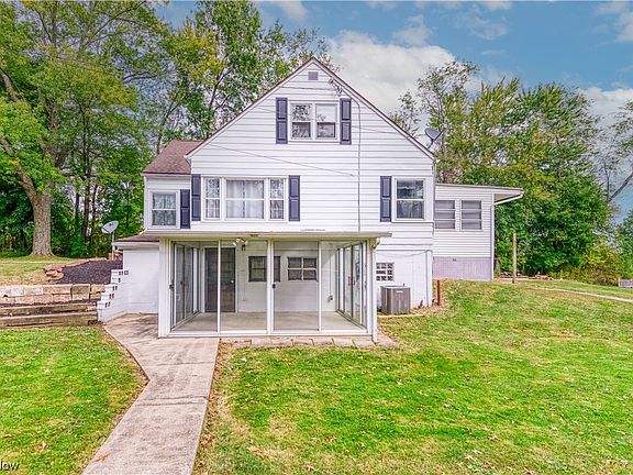 3rd image of 1661 Ewart Dr