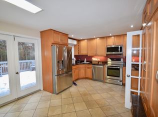 649 Wellesley St, Weston, MA 02493