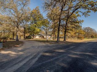705 Cal Davis Rd, Hearne, TX 77859