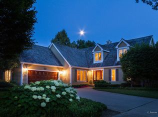 575 Evanston Ave, Lake Bluff, IL 60044