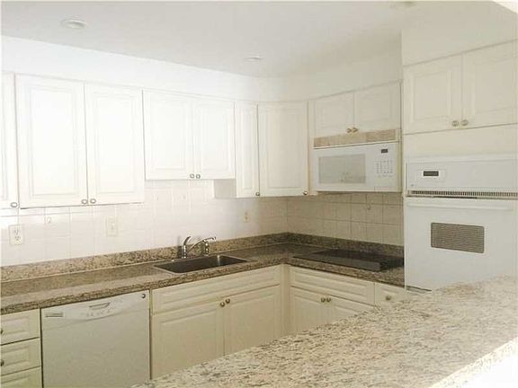 5th image of 19380 Collins Ave APT 1106