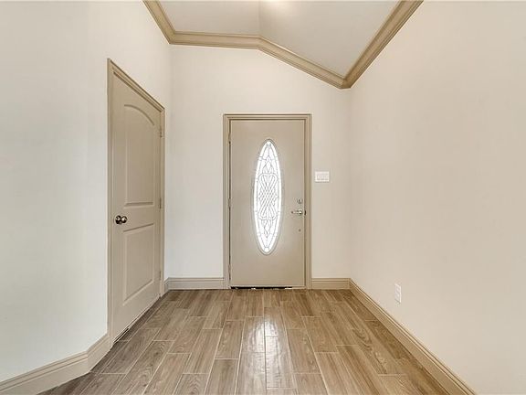 4th image of 509 New St