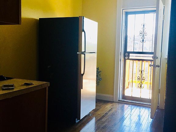 4th image of 10922 S Vernon Ave #3