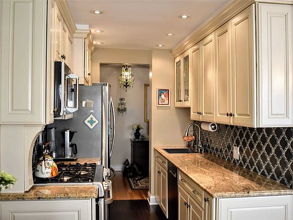 4th image of 3 Birchwood Ct APT 3