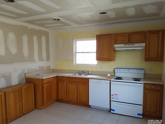 4th image of 45 Seymour Dr