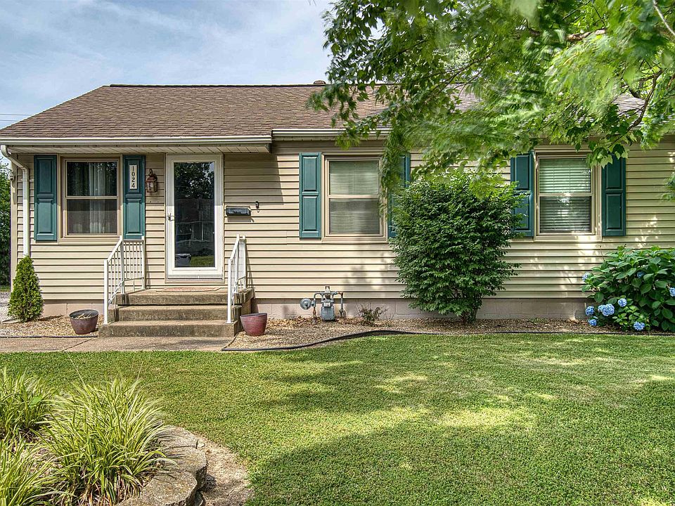 1st image of 1024 N Roosevelt Dr