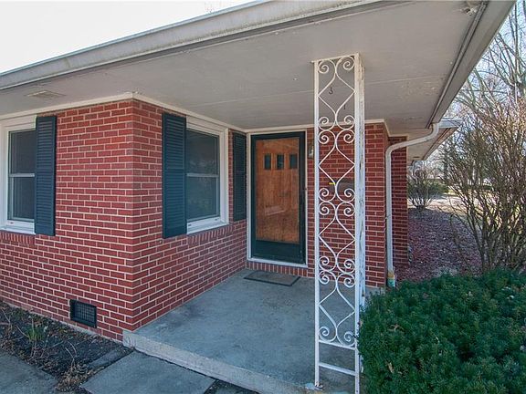 3rd image of 1608 Edgewood Dr