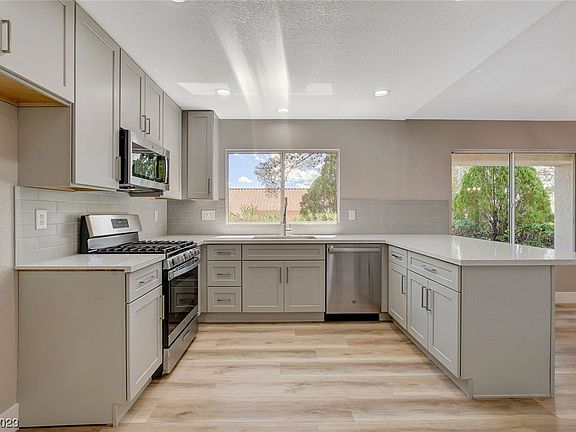 2nd image of 9637 Buckhorn Dr