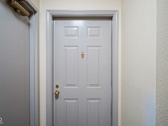 4th image of 8354 Glenwillow Ln Unit 101