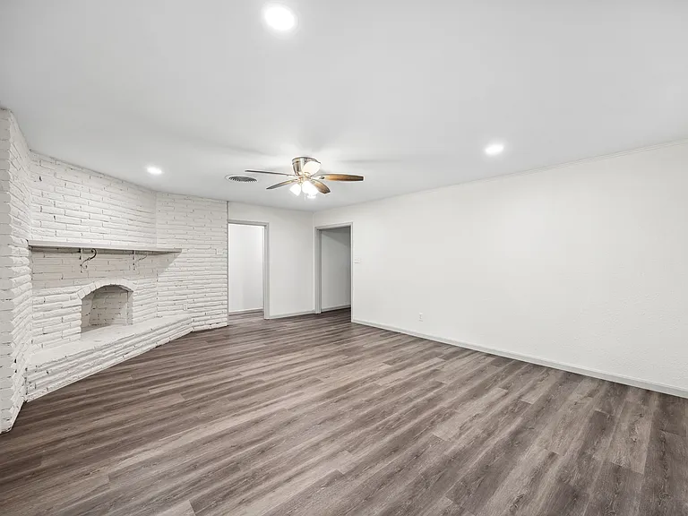 232 Hallmark Dr W — Photo 13