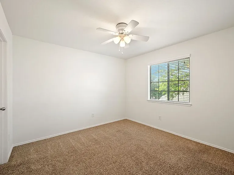 1013 Lucy Ln — Photo 18