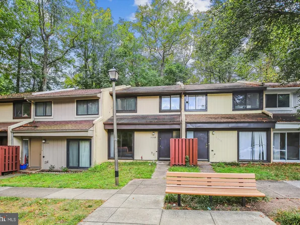2280 White Cornus Ln, Reston, VA 20191