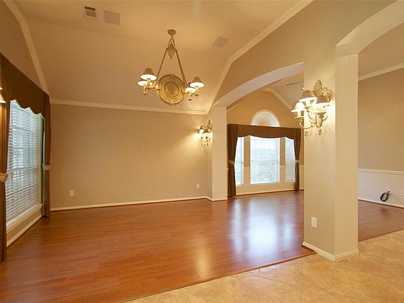 5th image of 819 Annies Way