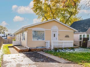 209 E Pineview Dr, Round Lake Park, IL 60073
