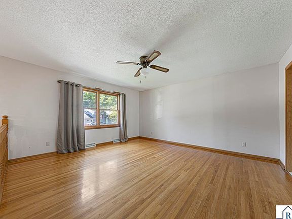 4th image of 215 James Ave