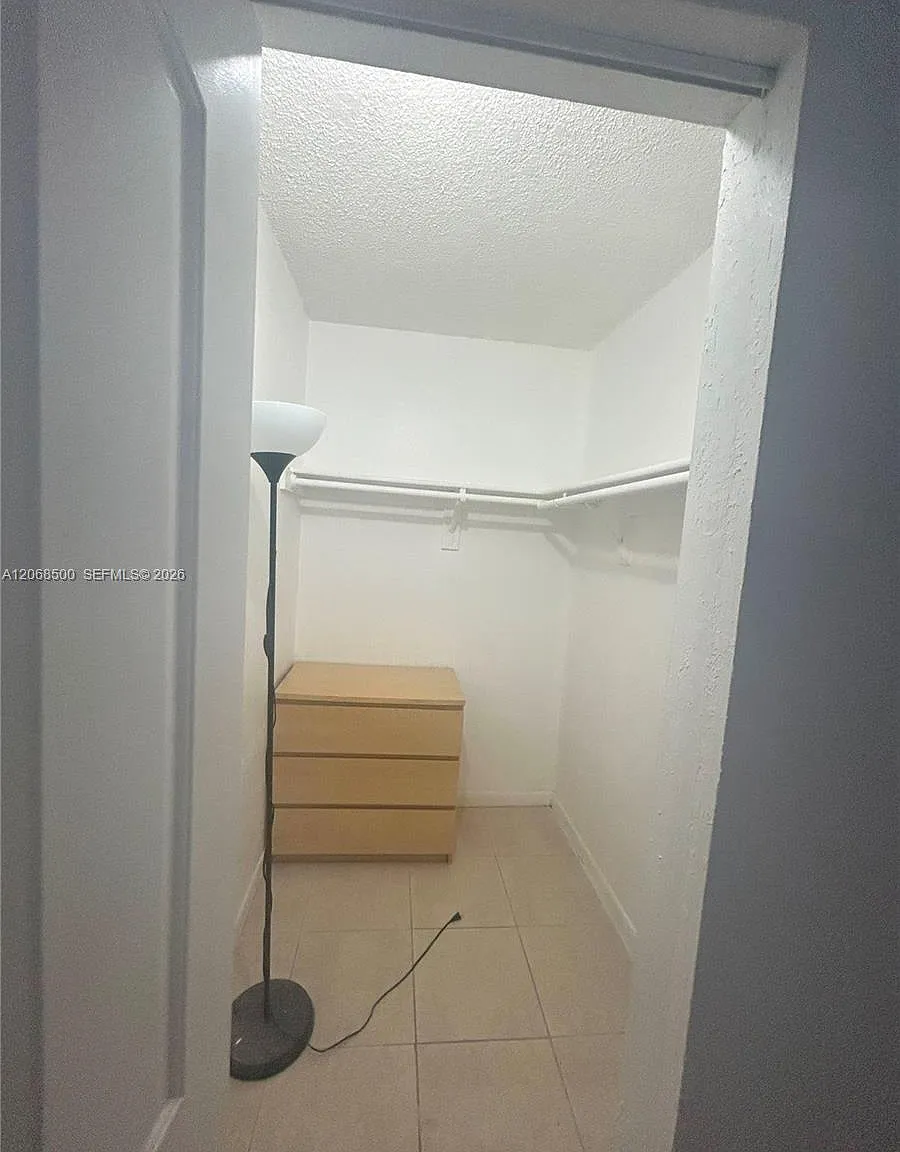 Coral Gate East Condo — Photo 4