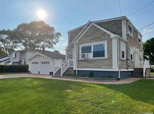 918 10th St, West Babylon, NY 11704