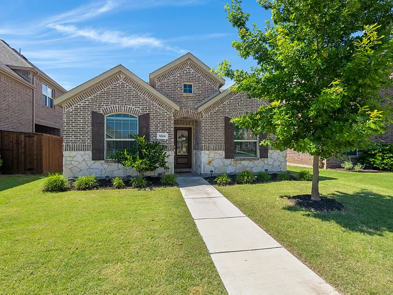 1224 Milfoil Dr — Photo 1
