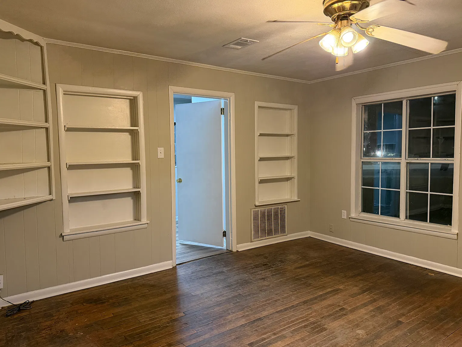 3 bed, 1097 sqft, $1,100 — Photo 2