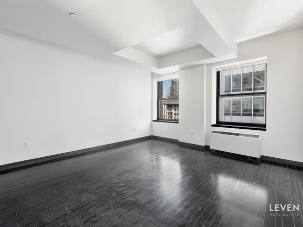 20 Pine Street 2706 image 2 of 14