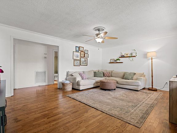 4th image of 105 Coburn Dr