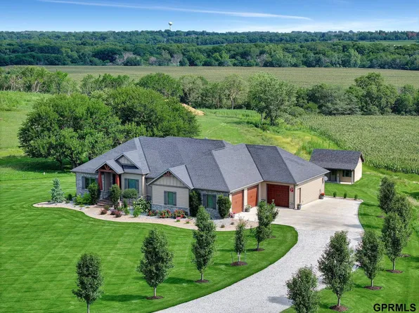 8792 Red Fox Ln, Firth, NE 68358