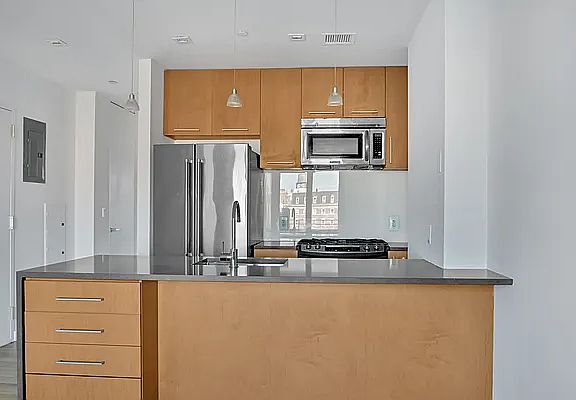 5th image of 330 E 109th St APT 7B