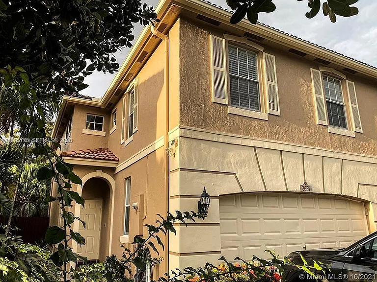 3657 Asperwood Cir #3657 — Photo 1