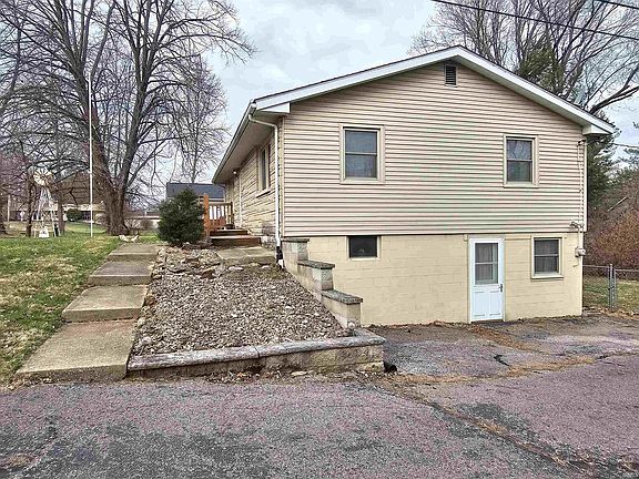 4th image of 3539 S Hays Dr