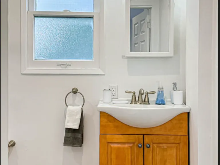 239 S Doheny Dr — Photo 13