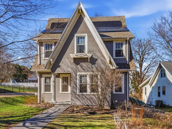 1135 Wood St, Dubuque, IA 52001