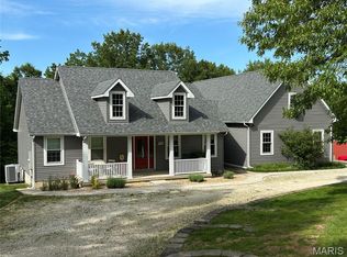 933 Wild Horse Rd, Villa Ridge, MO 63089