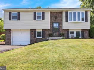 50 Carriage Cir, Oley, PA 19547