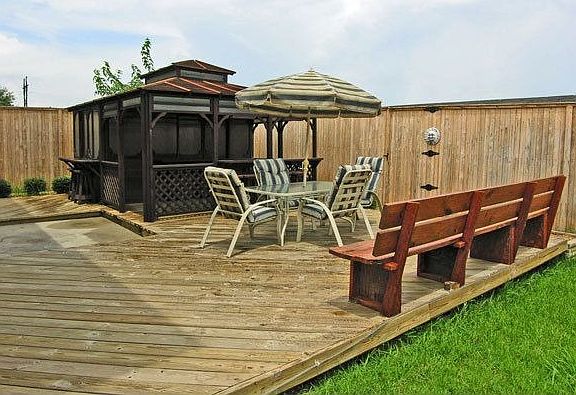 Relaxing Party Deck