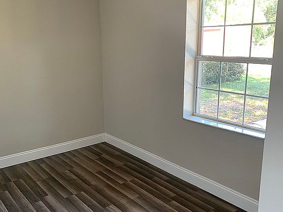 3rd image of 404 Wade Ave