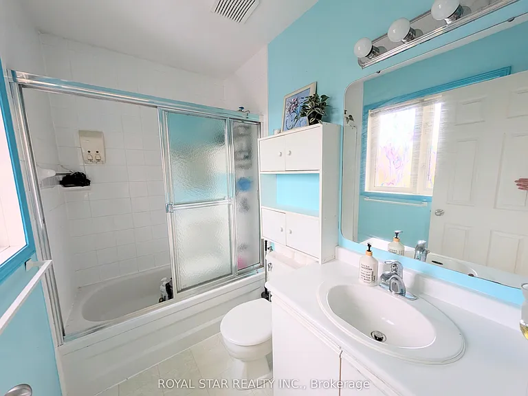 38 Springcreek Cres — Photo 15