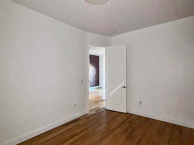 70 Herkimer St #5 — Photo 10